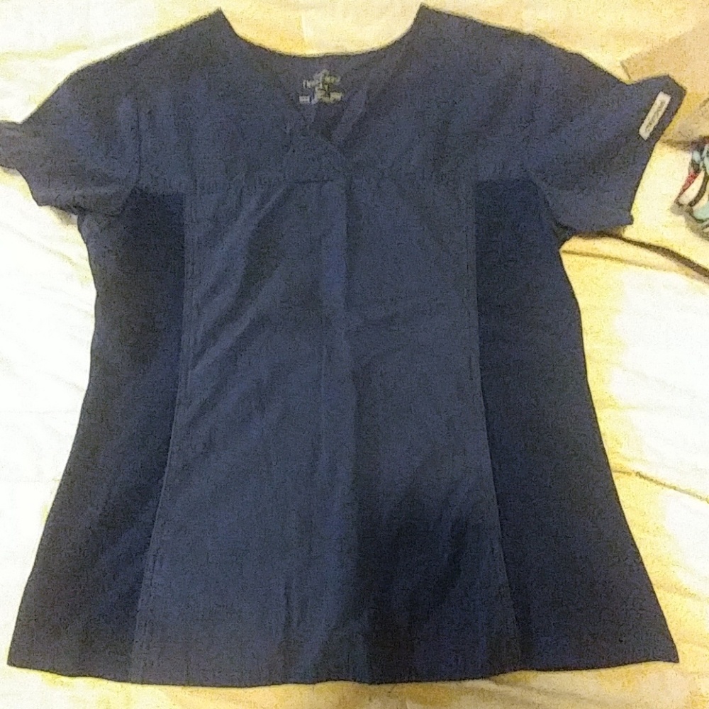 Scrub top bundle - Picture 2 of 6